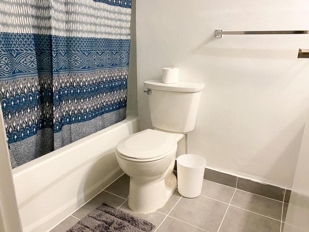 Bright Apartment Close To City With Free Parking Toronto Extérieur photo