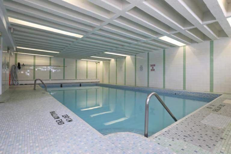 Bright Apartment Close To City With Free Parking Toronto Extérieur photo